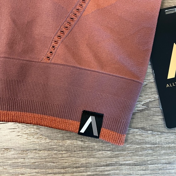 NWT Allyson Felix Legend Shine Top- Large - Picture 8 of 12